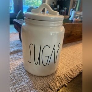Rae Dunn sugar canister. No crack or chips!No seal on lid.